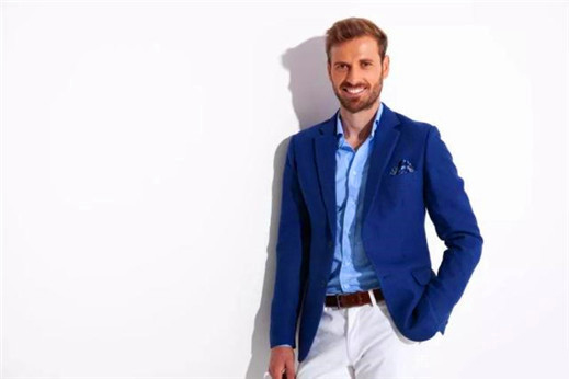 為什么西裝口袋里放方巾？用法在這里！