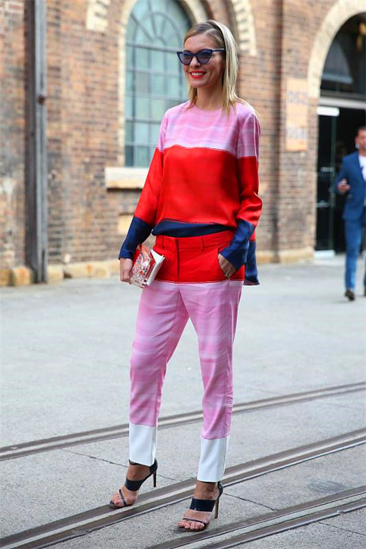 這款穿搭的很有特點(diǎn)，版型剪裁很有獨(dú)到之處，你喜歡嗎？