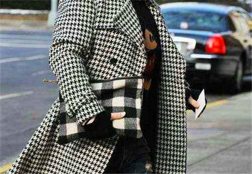 經(jīng)典黑白紋格，無論是新晉花旦孫怡，還是時尚老人唐嫣都青睞于它！