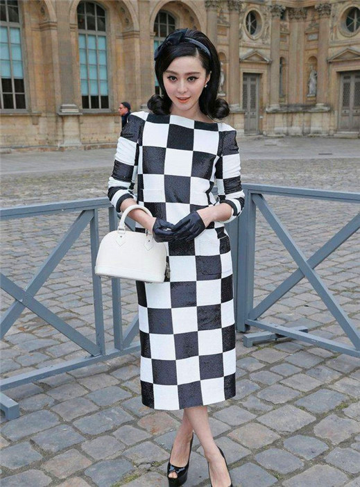 經(jīng)典黑白紋格，無論是新晉花旦孫怡，還是時尚老人唐嫣都青睞于它！
