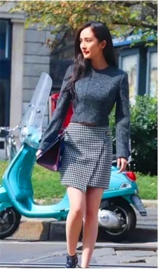 經(jīng)典黑白紋格，無論是新晉花旦孫怡，還是時尚老人唐嫣都青睞于它！