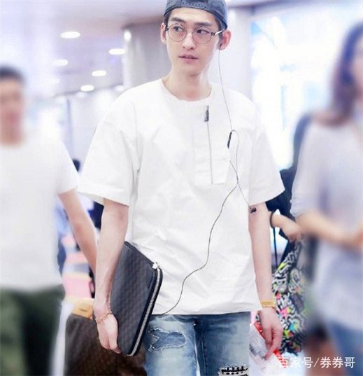 最簡單的顏色搭配出夏季男人味